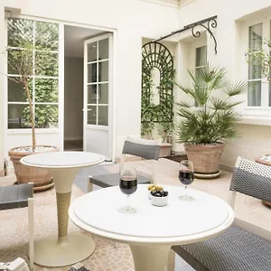 Acacias Etoile Hotel